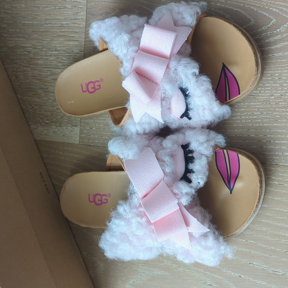 UGG Fluff Squad Staceee Sandal, NIB, Girls Size 13 - Picture 2 of 8